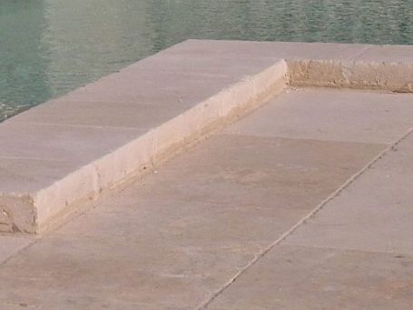 Plage de piscine en Pierre du Lubéron